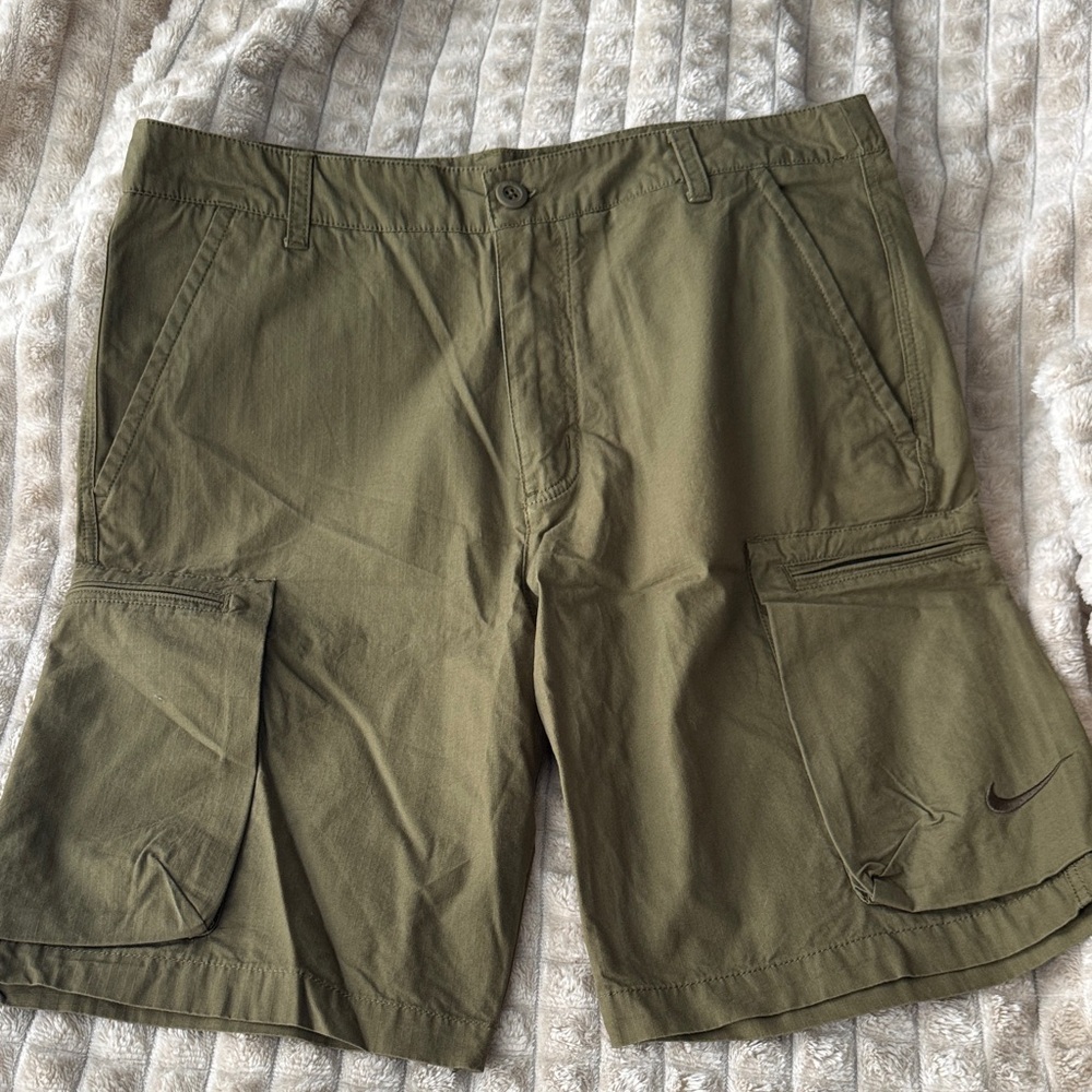 Nike Men's Green Cargo Shorts